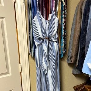 Very cute jumpsuit, chic and perfect for date night or girls night!